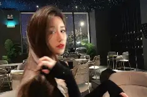 内娱女演员深夜溜进KTV陪酒姿态放低到尘埃