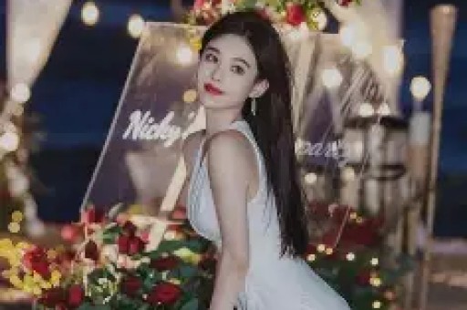 这个坚强面对绝症的少女形象不仅让